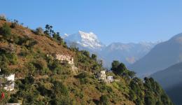 Dienstag 18.11.2014 - Ankunft in Guptakashi - Blick am nächsten Morgen von der Unterkunft auf die umgebenden Berge