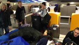 Wir verursachen ein leichtes Chaos beim Check-In, fünf Reisende brauchen Bordkarten und müssen wegen dem Gepäck gemeinsam einchecken, 14 Gepäckstücke + Handgepäck, vielen Dank an Turkish Airlines für die großzügige Unterstützung!!