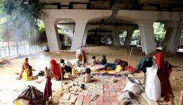 1. Tag, 01.11.2013 -- "Freiluftwohnung" unter einer Brücke 1. Tag, 01.11.2013 -- "Freiluftwohnung" unter einer Brücke