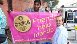 "Friends help Friends" ist das Motto der Friendcircle Worldhelp Organisation.