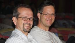 ... und amüsieren sich köstlich.