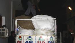 06. - 12.12.2012 - Abschluss der Reise, Austeilung von tausenden Decken und Mützen im Norden. 15 LKW- Ladungen mit warmen Decken werden an Kinder und Bedürftige verteilt. Meist teilt sich eine ganze Familie eine Decke und sie kuscheln sich alle zusammen..
