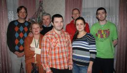 Gruppenfoto mit Igor, Valentina, Juri, Costin, Nicoletta, Gregor und Frank zum Abschluss. In den Gesprächen des Abends haben wir noch viel über das Leben in Moldawien erfahren...