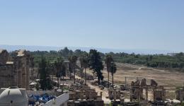 Blick vom Dach eines Hauses.