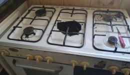 Viele Einrichtungsgegenstände in den Wohnungen sind defekt, wie dieser Herd.