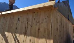 Das neue Stockwerk für die Küche usw. entsteht.