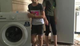 So far, Makfire still had to wash everything by hand. It is also currently 38 degrees hot in northern Macedonia. The refrigerator and the washing machine, which have already arrived today at the 4-member family, are a great help for the mother.