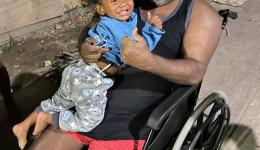Viele wünschten sich für ihn, dass er irgendwann einen Rollstuhl geschenkt bekommen sollte.
Dieser Traum erfüllte sich nun…