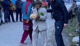 The first distribution begins. Everyone has put on their best clothes for this occasion. The place is still in the shade and it is cold.