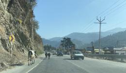 Approaching - the road is still good. There have been repeated landslides and thus traffic jams on broken sections of road.