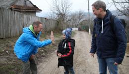 After the city area of Calarasi we drive to Bahmut, a village nearby. Again, a list of people in urgent need of support has been prepared. This boy gets a warm jacket - he has none -, stockings and a cap.